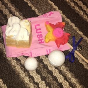 LUSH bathbomb, bubble bar, & 2 fizz balls